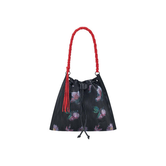 Zaino Desigual SS26; Stampa Fiori Astratti. Tessuto in rilievo, tracolla intrecciata rimovibile, chiusura sicura con zip. Capiente e leggero in 100% poliestere. Misure: 35x17,5x32 cm. Vista frontale