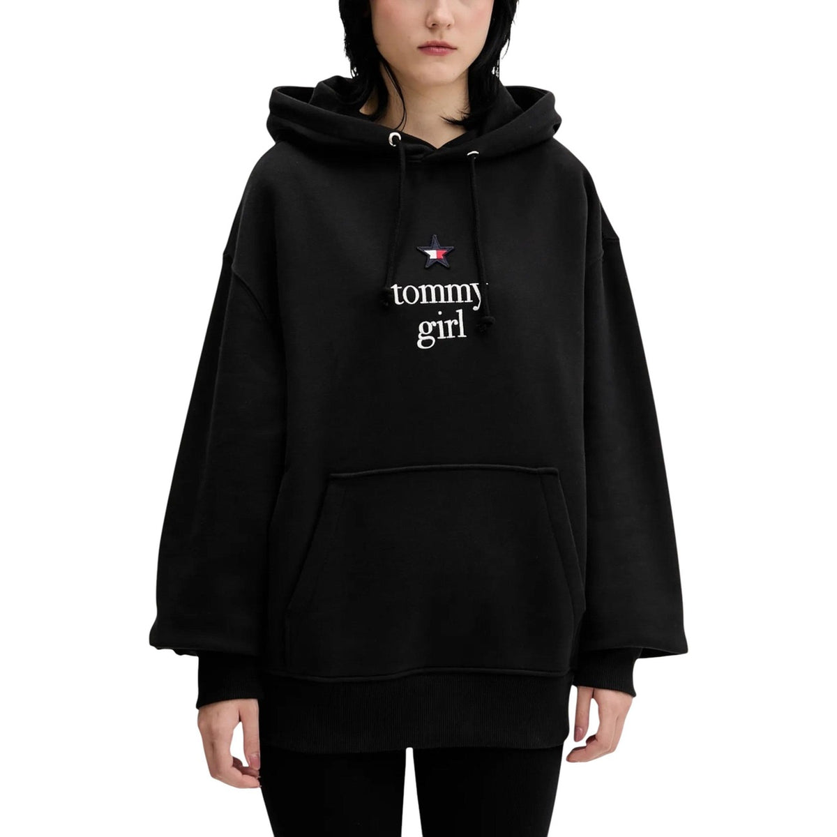 Felpa con cappuccio Tommy Girl; 100% cotone felpato, relaxed fit, tasca a marsupio. Logo ricamato, stile anni '90, design unisex. Colore nero