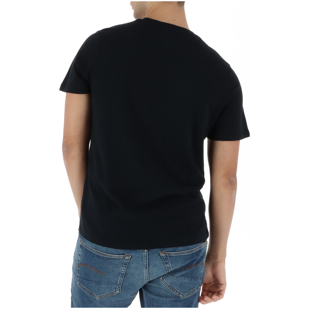 Superdry Tee Total Black M1012226A; 100% cotone, girocollo, manica corta. La t-shirt nera definitiva, resistente e versatile. Vista posteriore