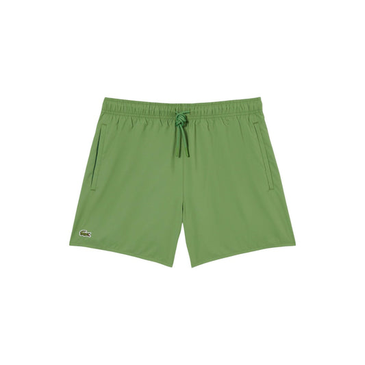 Costume Lacoste Taffetà Riciclato; asciugatura rapida, vita elastica, tasche a contrasto. Fodera mesh, coccodrillo ricamato, lunghezza 37 cm. Qualità premium sostenibile. Vista frontale