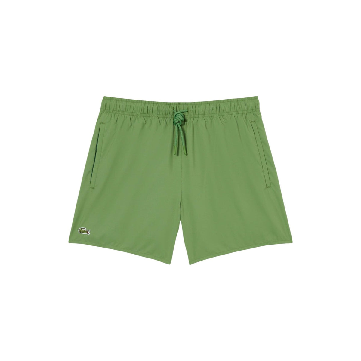Costume Lacoste Taffetà Riciclato; asciugatura rapida, vita elastica, tasche a contrasto. Fodera mesh, coccodrillo ricamato, lunghezza 37 cm. Qualità premium sostenibile. Vista frontale