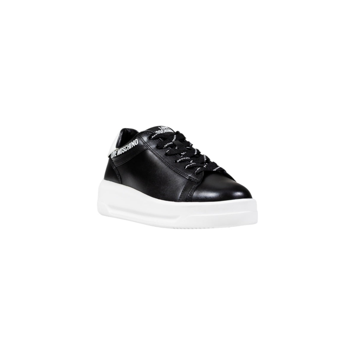 Sneakers Love Moschino donna nere bicolore platform. Scarpe sportive da donna in pelle nera e bianca con suola alta a plateau, lacci e logo stampato stile casual, glam e urban streetwear.