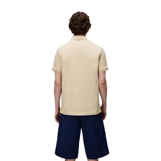 Napapijri Elbas Jersey Polo; 100% cotone, maniche corte, logo ricamato. La polo essenziale e confortevole per un guardaroba contemporaneo. Colore crema vista posteriore