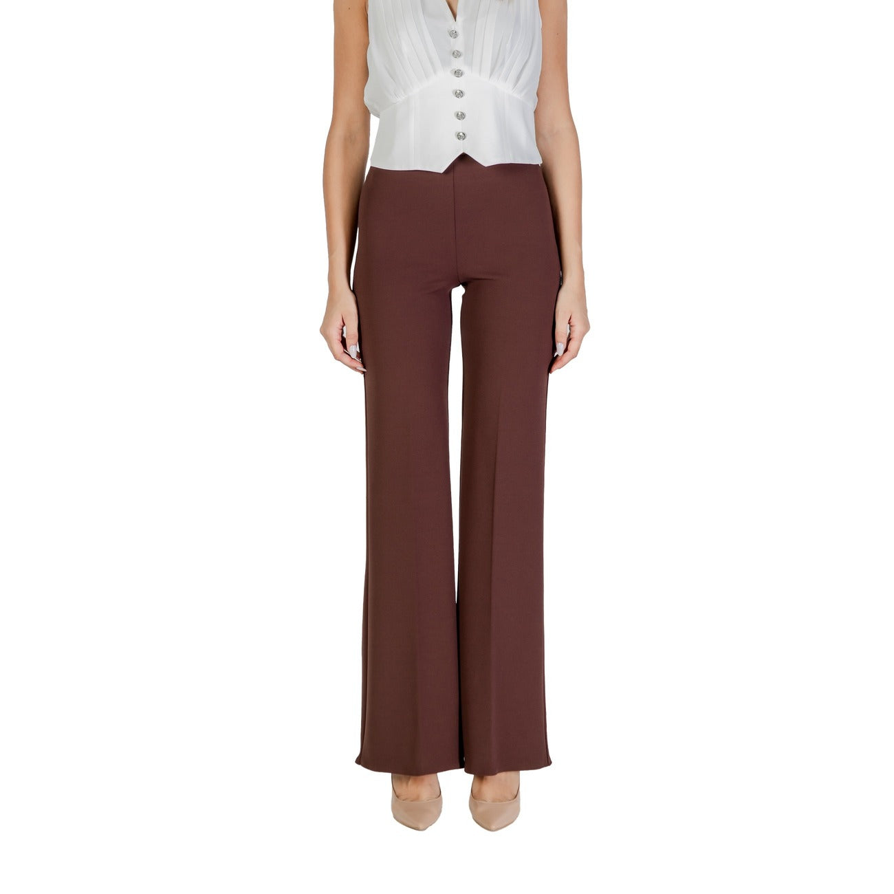 Pantaloni Rinascimento palazzo donna marrone con cerniera tasche - vista frontale indossati da modello