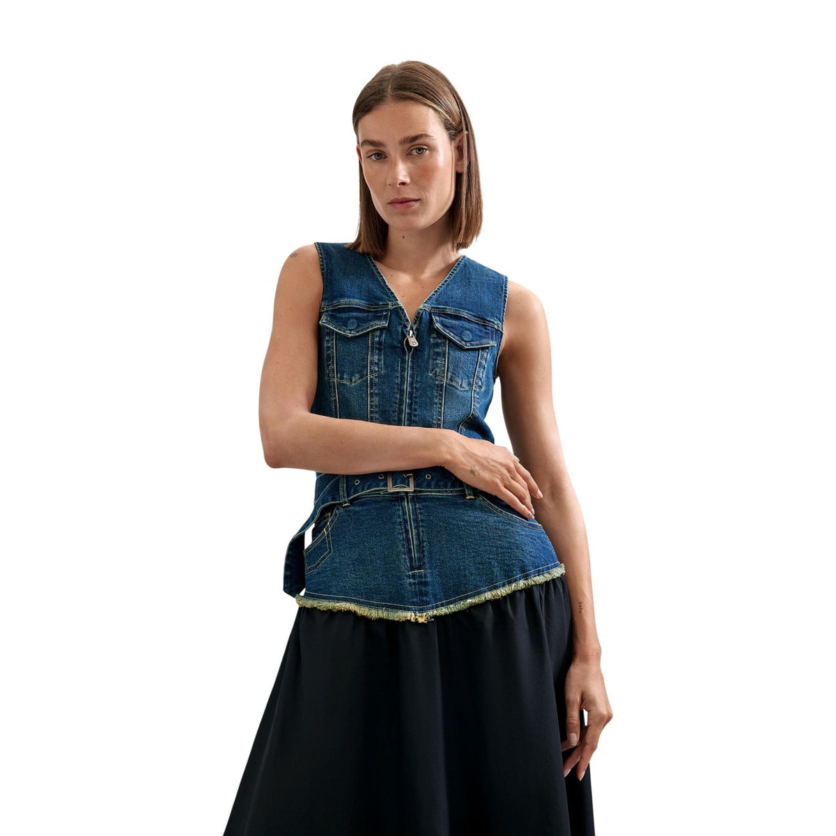 Abito Desigual donna Gigi VEST_GIGI. Vestito corto smanicato con corpetto in jeans denim blu lavato con abbottonatura frontale e gonna nera svasata al ginocchio in cotone BCI sostenibile.