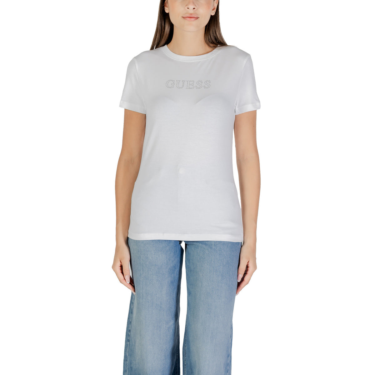 T-shirt Guess Active BRIANA SS donna bianco con stampa maniche corte scollo tondo - vista frontale indossata da modello