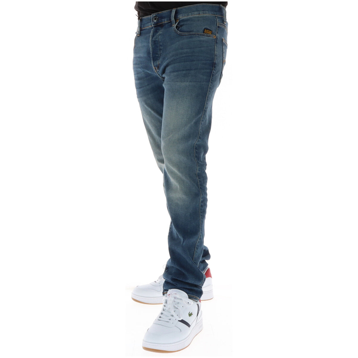 G-Star 3301 Regular Blu; effetto consumato, 5 tasche, chiusura a bottoni. Denim multi-fibra elastico per il massimo comfort quotidiano.
