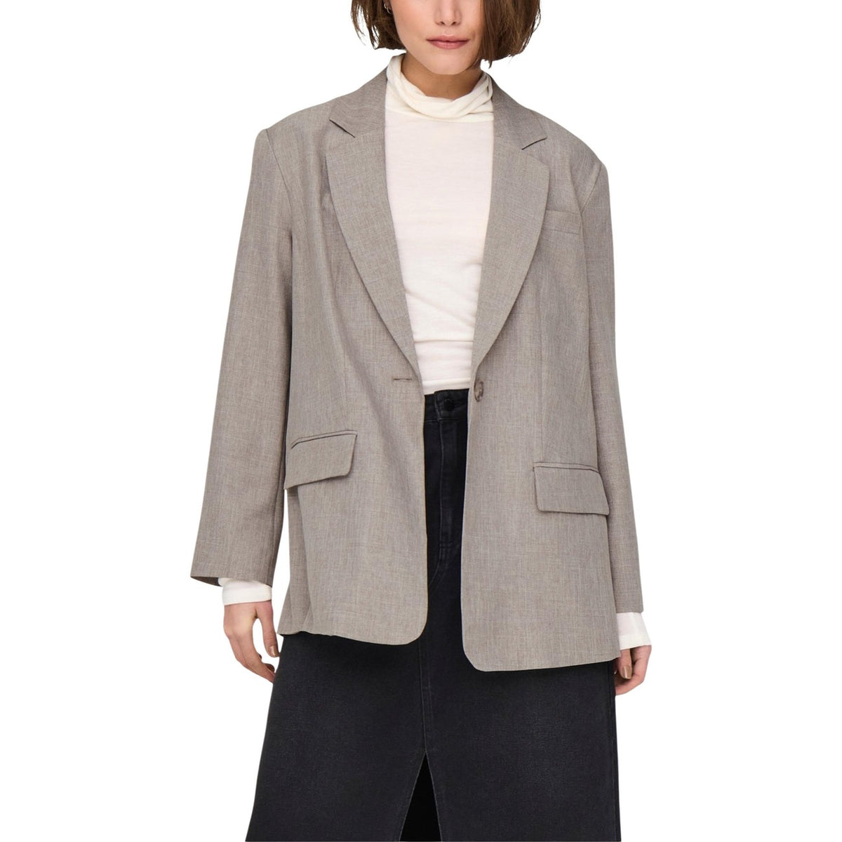 Giacca Only donna grigia con bottoni maniche lunghe colletto bavero tasche anteriori 63% poliestere 33% viscosa 4% elastan - vista frontale indossata da modello figura intera