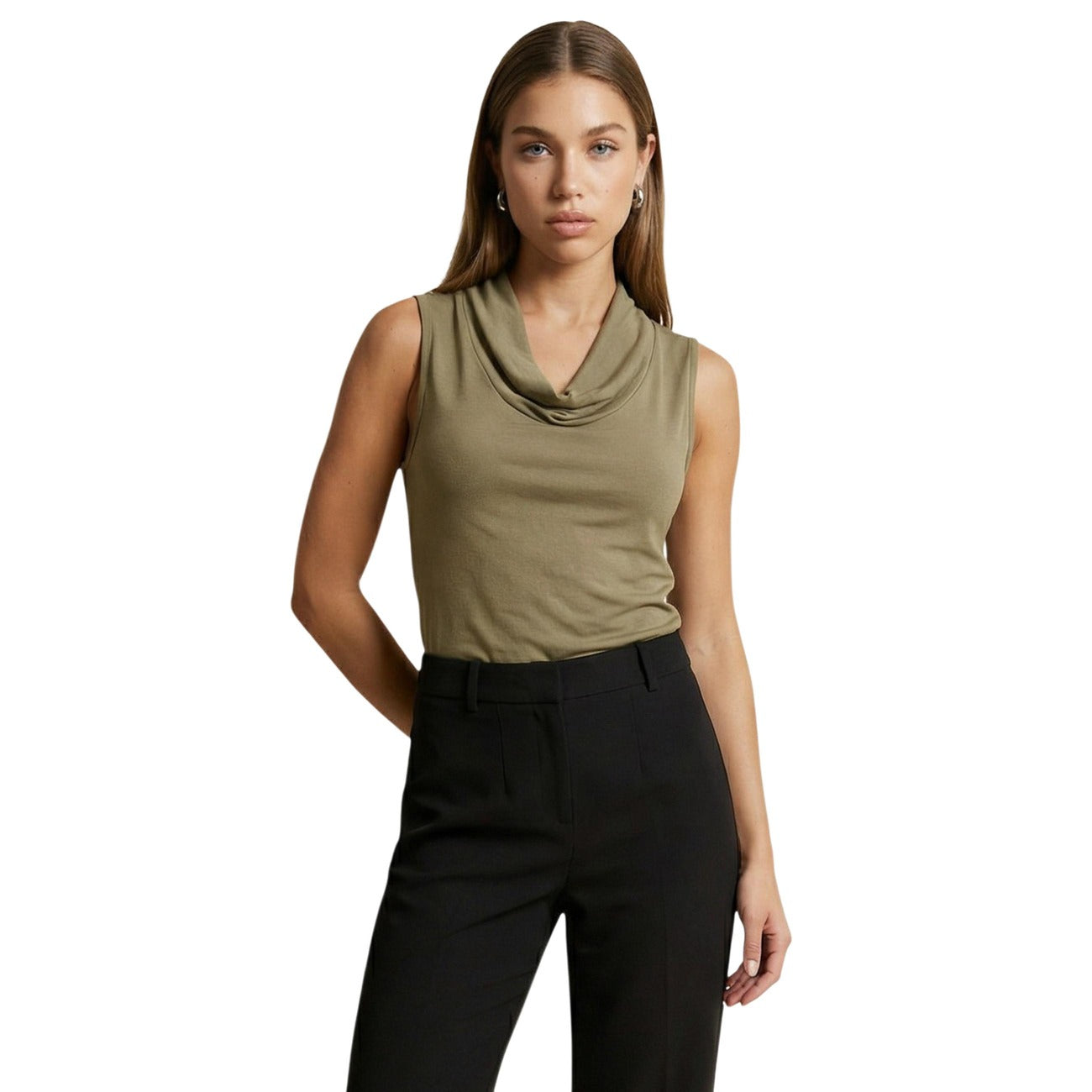 Top Only Hannah Waterfall; 67% Viscosa, 33% Poliestere. Scollo a cascata, tessuto fluido e leggero, senza maniche. Canotta donna elegante e versatile per primavera/estate Colore verde
