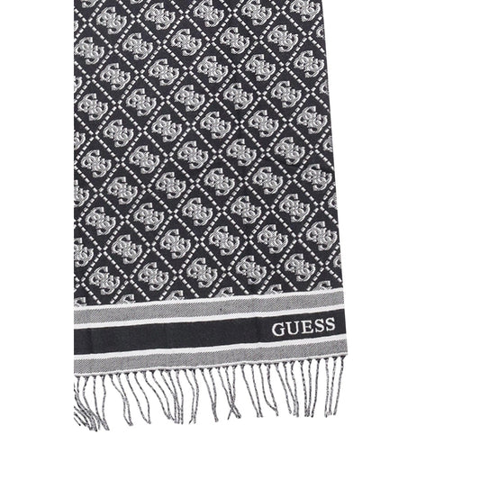 Sciarpa Guess donna AW5665 POL03. Sciarpa invernale calda ed elegante in tessuto jacquard logato con frange, dimensioni 65x190 cm, accessorio donna per autunno inverno e mezza stagione. Nera