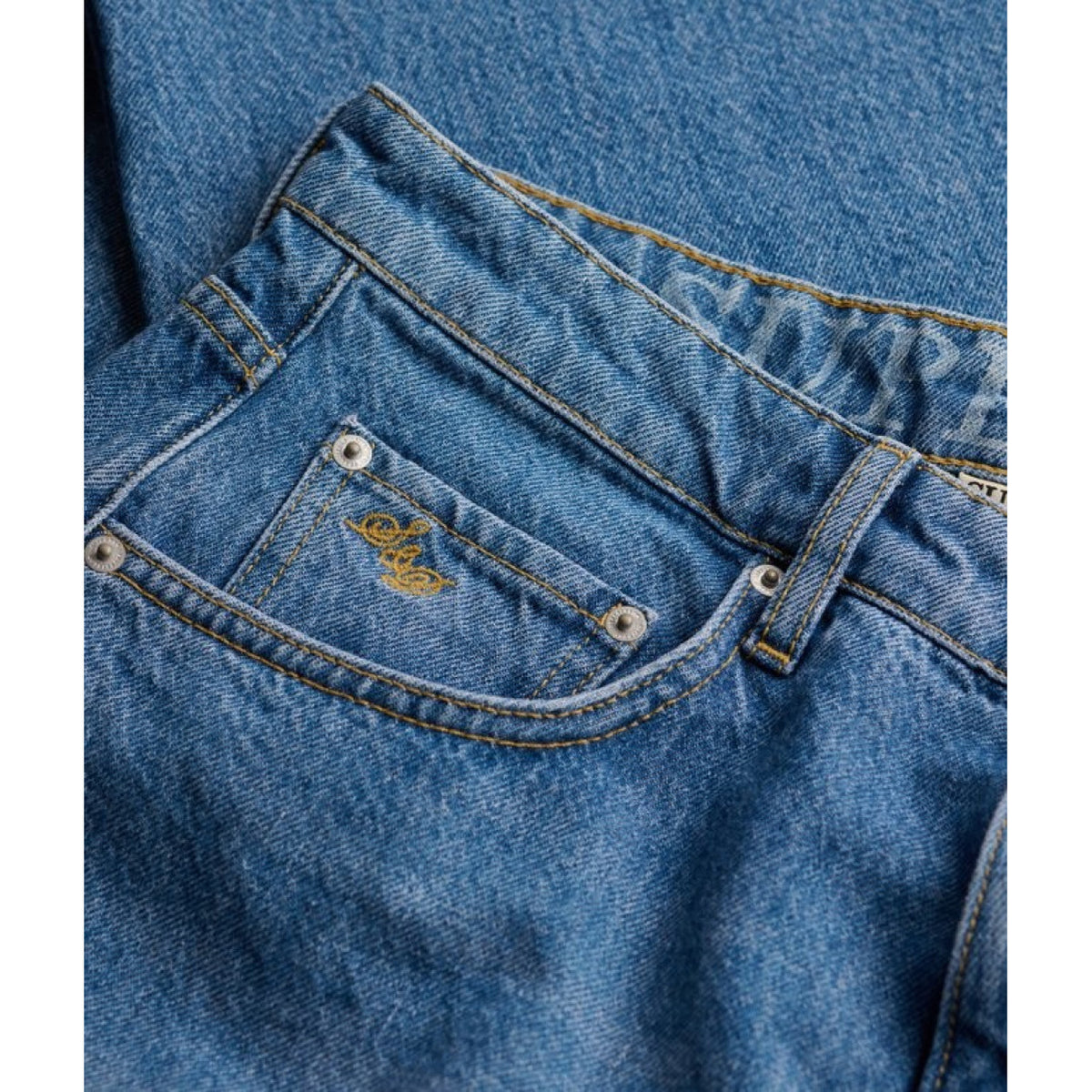 Jeans baggy donna Superdry – Pantaloni denim morbidi vita media vintage W7011368B.