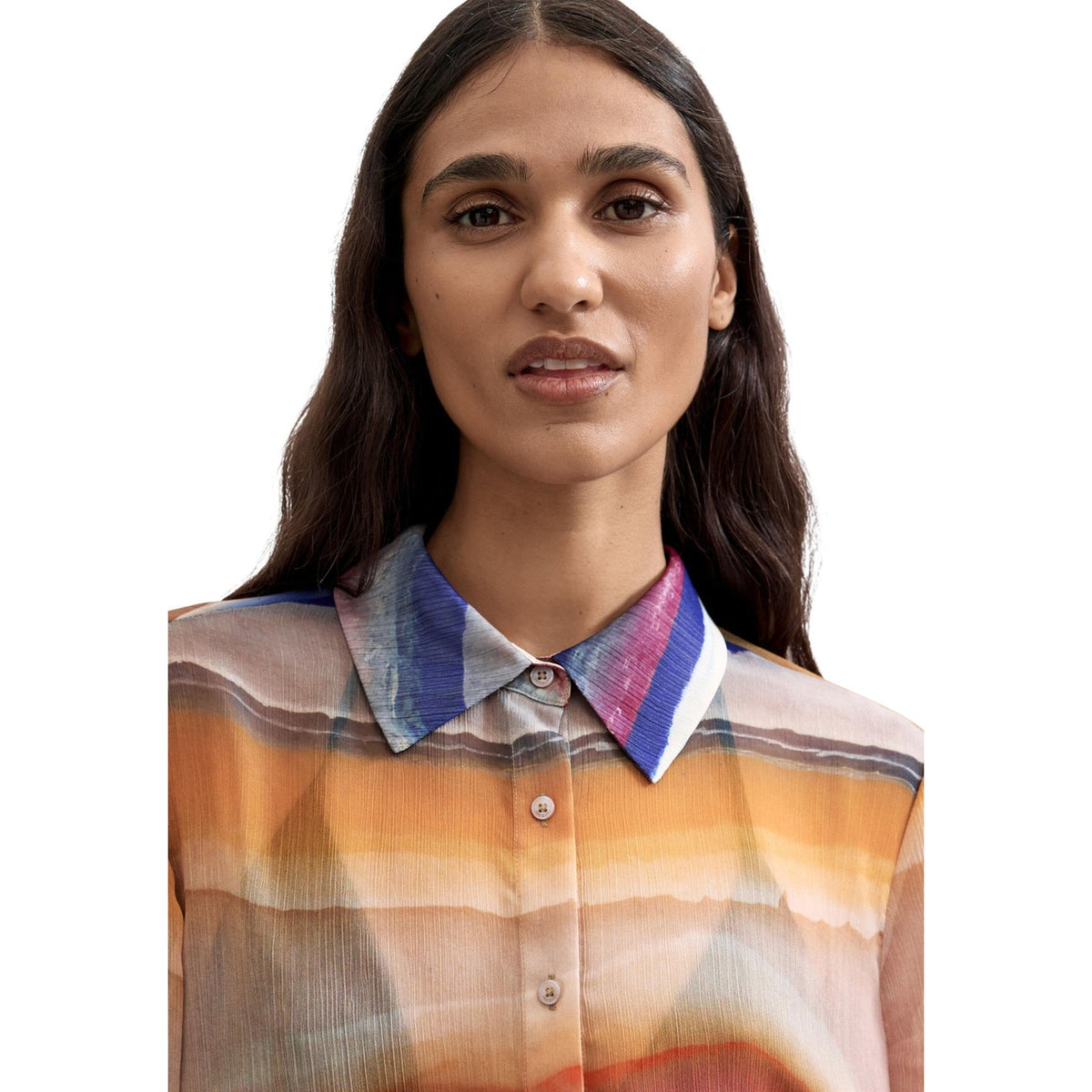 Desigual donna arancione modello BLUS_CAMSTERDAM a onde multicolore. Camicia lunga da donna colorata a maniche lunghe in tessuto riciclato stile bohémien, casual e urban chic.