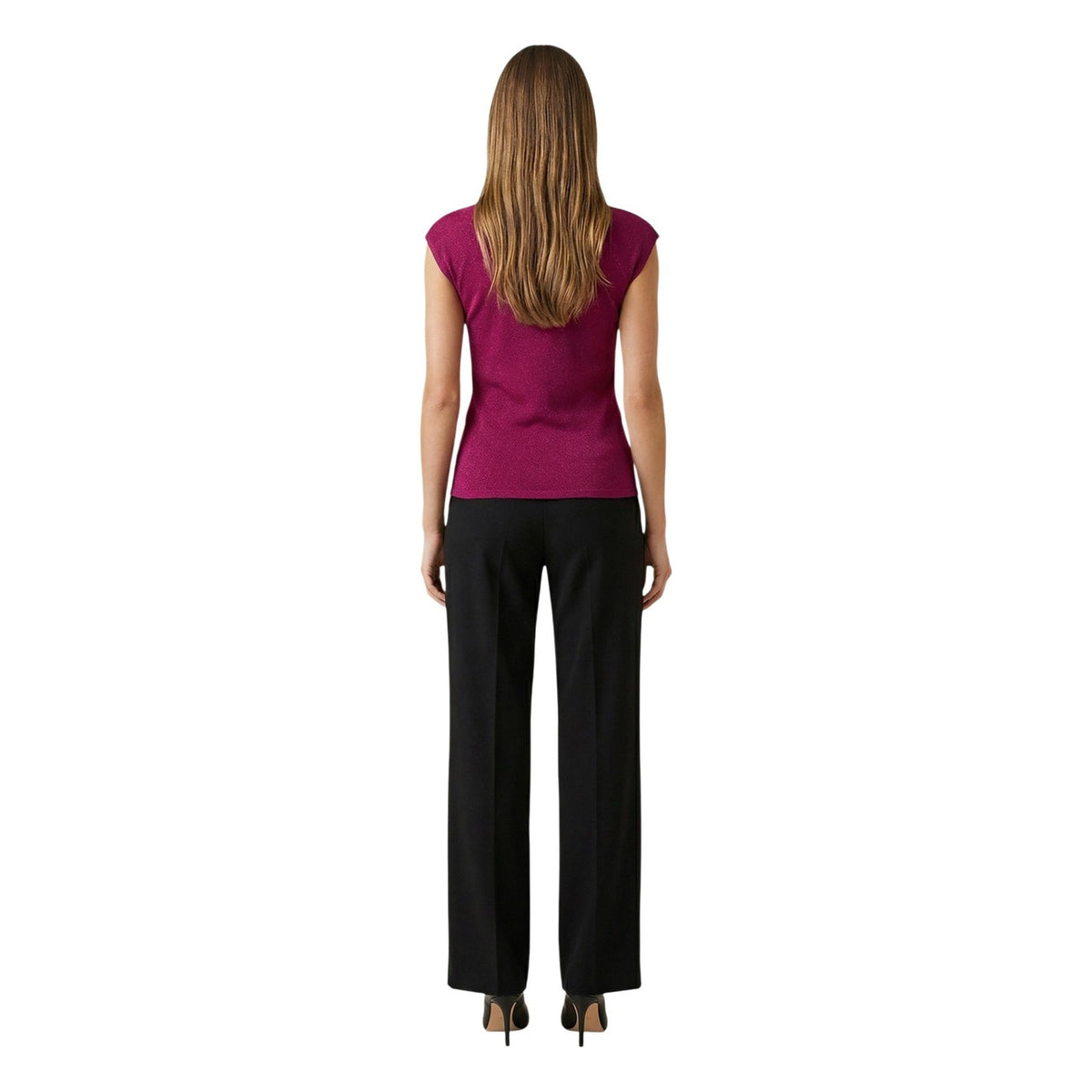 T-shirt Morgan De Toi Divali; 78% viscosa, 16% poliestere, 6% fibre sintetiche. Scollo a V, bottoni sulle spalle, maniche corte accennate. Maglia fluida, traspirante e antipiega per look raffinati. Colore porpora. Vista posteriore