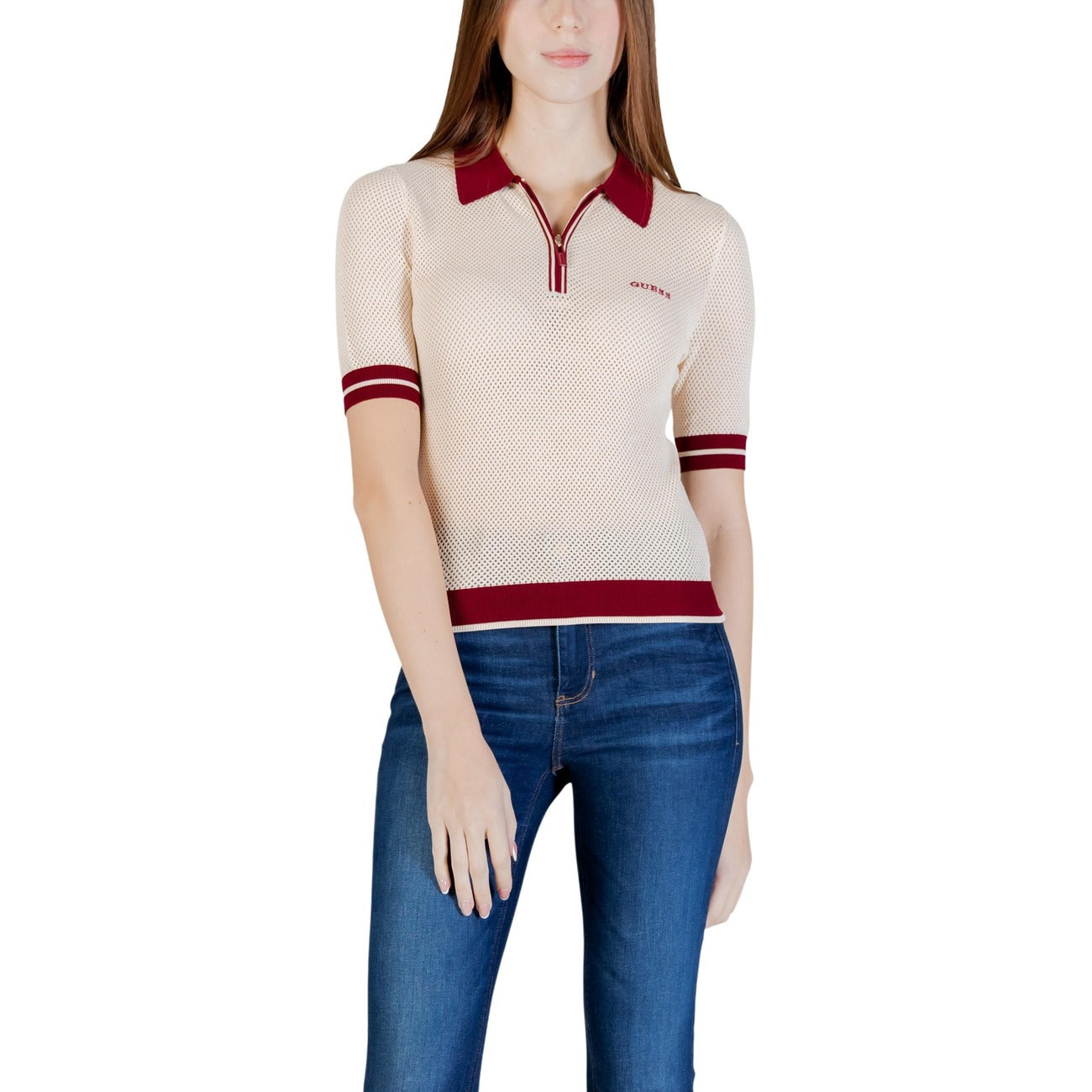 Dettaglio chiusura polo Guess Active GABRY SS donna beige con cerniera e scollo tondo