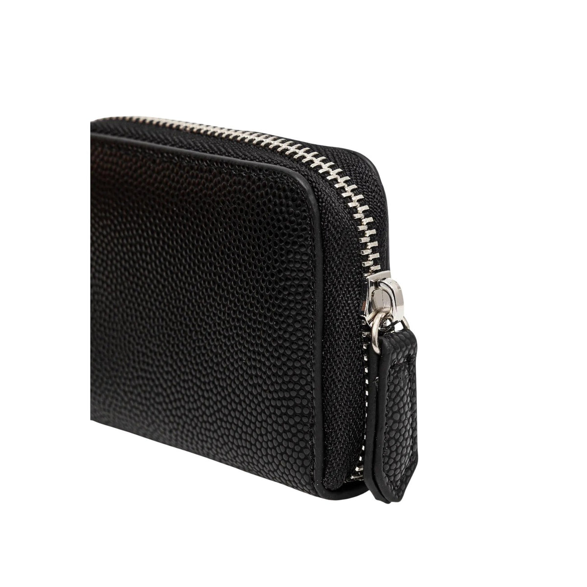 Portafoglio mini nero compatto Valentino Divina VPS1R4139G, chiusura a zip e logo metallico dorato; interno organizzato per monete e carte, accessorio elegante e salvaspazio. Vista cerniera