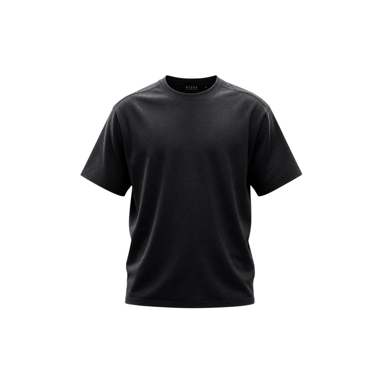 T-shirt Nera Hydra Clothing; 100% Cotone. Girocollo a costine, maniche corte, vestibilità regular. Leggera, traspirante e versatile. L'elemento base fondamentale per ogni outfit maschile. Vista stesa
