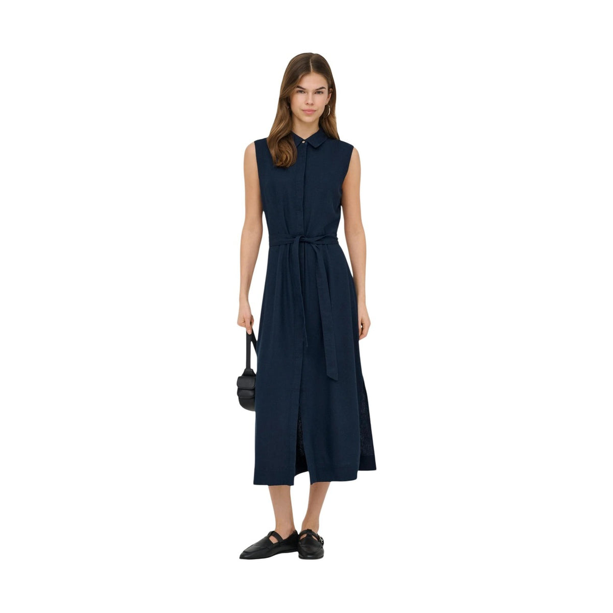 Vestito Chemisier ONLGOA; misto lino/viscosa, senza maniche, cintura inclusa. L'abito midi versatile per uno stile naturale e impeccabile. Colore blu scuro