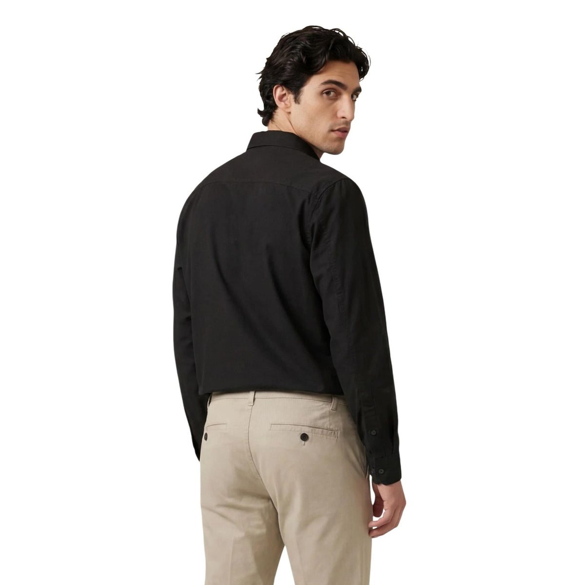 Camicia nera Calvin Klein Jeans, cotone ed elastan, tasche con patta e bottoni in metallo; camicia a maniche lunghe nera dalla vestibilità sagomata e stile premium. Vista posteriore