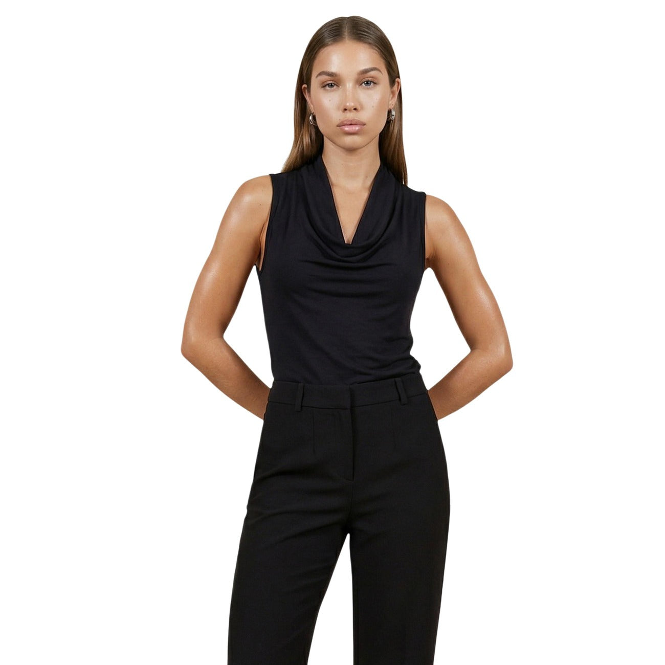 Top Only Hannah Waterfall; 67% Viscosa, 33% Poliestere. Scollo a cascata, tessuto fluido e leggero, senza maniche. Canotta donna elegante e versatile per primavera/estate Colore nero