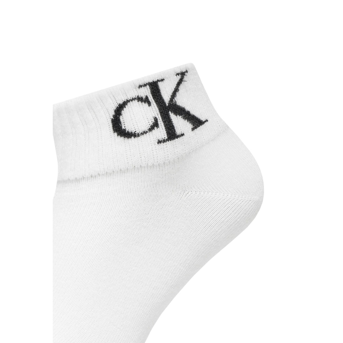 Pack 2 paia calze bianche donna Calvin Klein Jeans Quarter, 72% cotone con logo CK ricamato; vestibilità aderente e traspirante, ideali per sport e tempo libero. Vista dettaglio