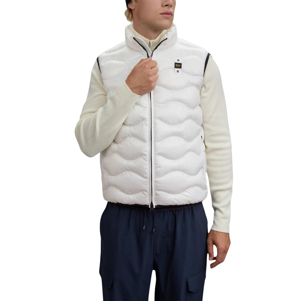Gilet Blauer DANNY uomo bianco smanicato con cerniera tasche scollo alto 100% poliammide - vista frontale indossato da modello