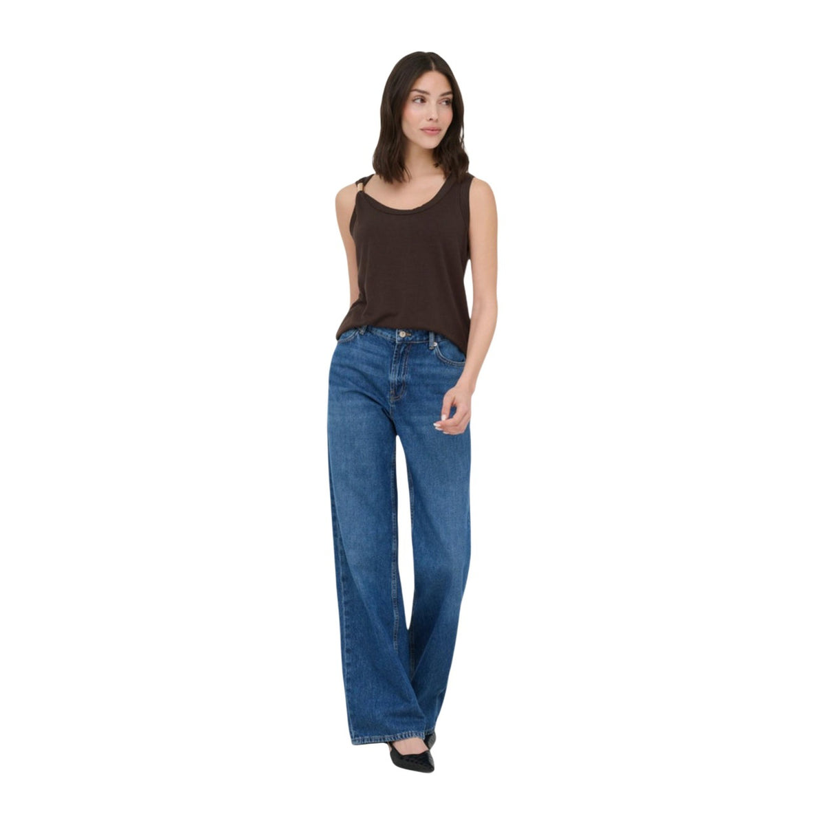 Top JDY Jdyuffa Marrone; Jersey di Viscosa e Poliestere. Dettaglio metallico spalla sinistra, scollo tondo, senza maniche. Tessuto morbido e flessibile, stile casual-chic per Primavera/Estate. Figura intera