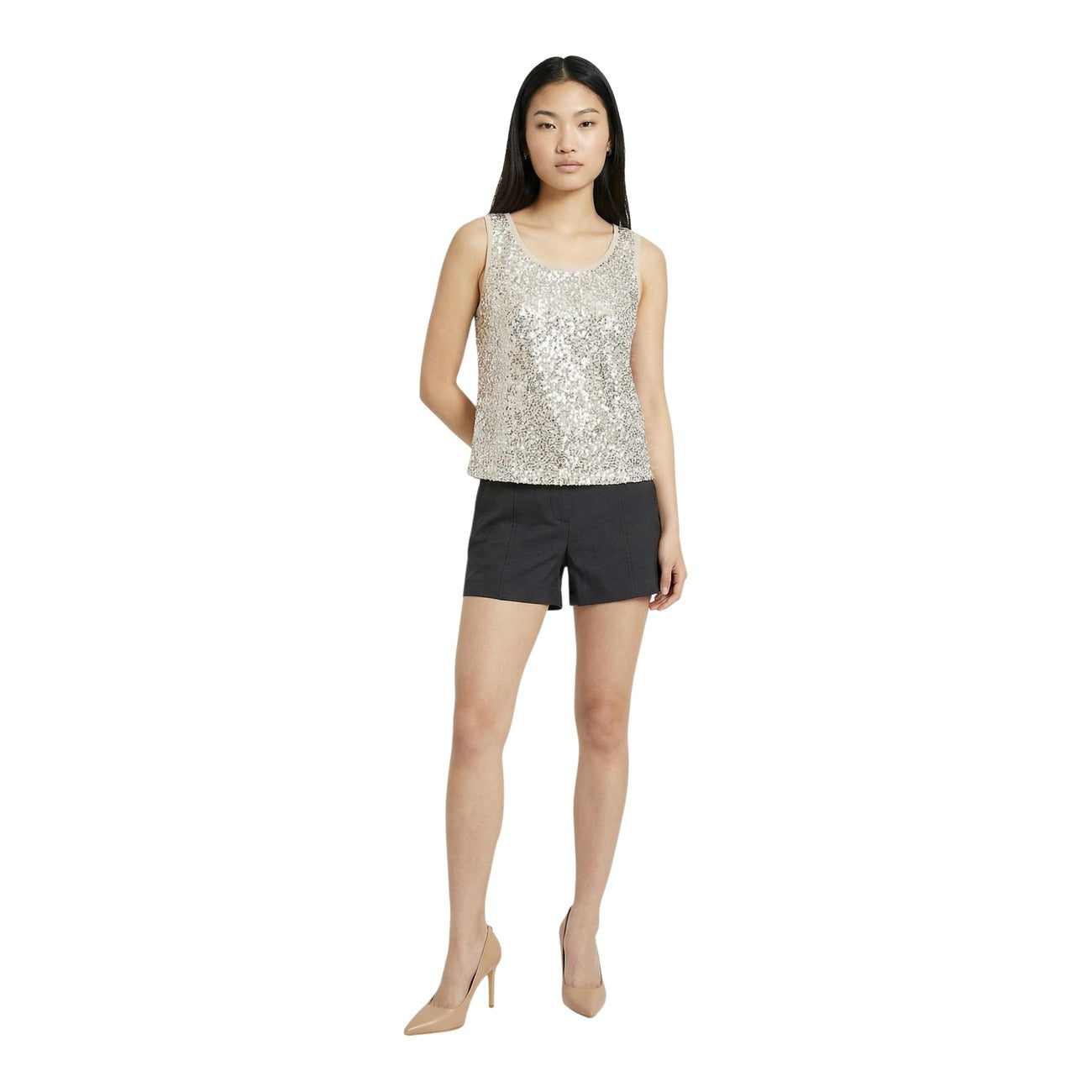 Canotta JDY Gloria Life con paillettes; 50% Poliestere Riciclato. Scollo tondo, spalline larghe, tessuto stretch. Top donna luminoso, festivo e sostenibile. Colore gold vista frontale
