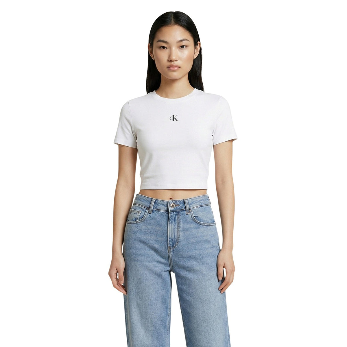 T-shirt cropped Calvin Klein Jeans con logo ricamato, maniche corte e tessuto stretch aderente. Vista frontale