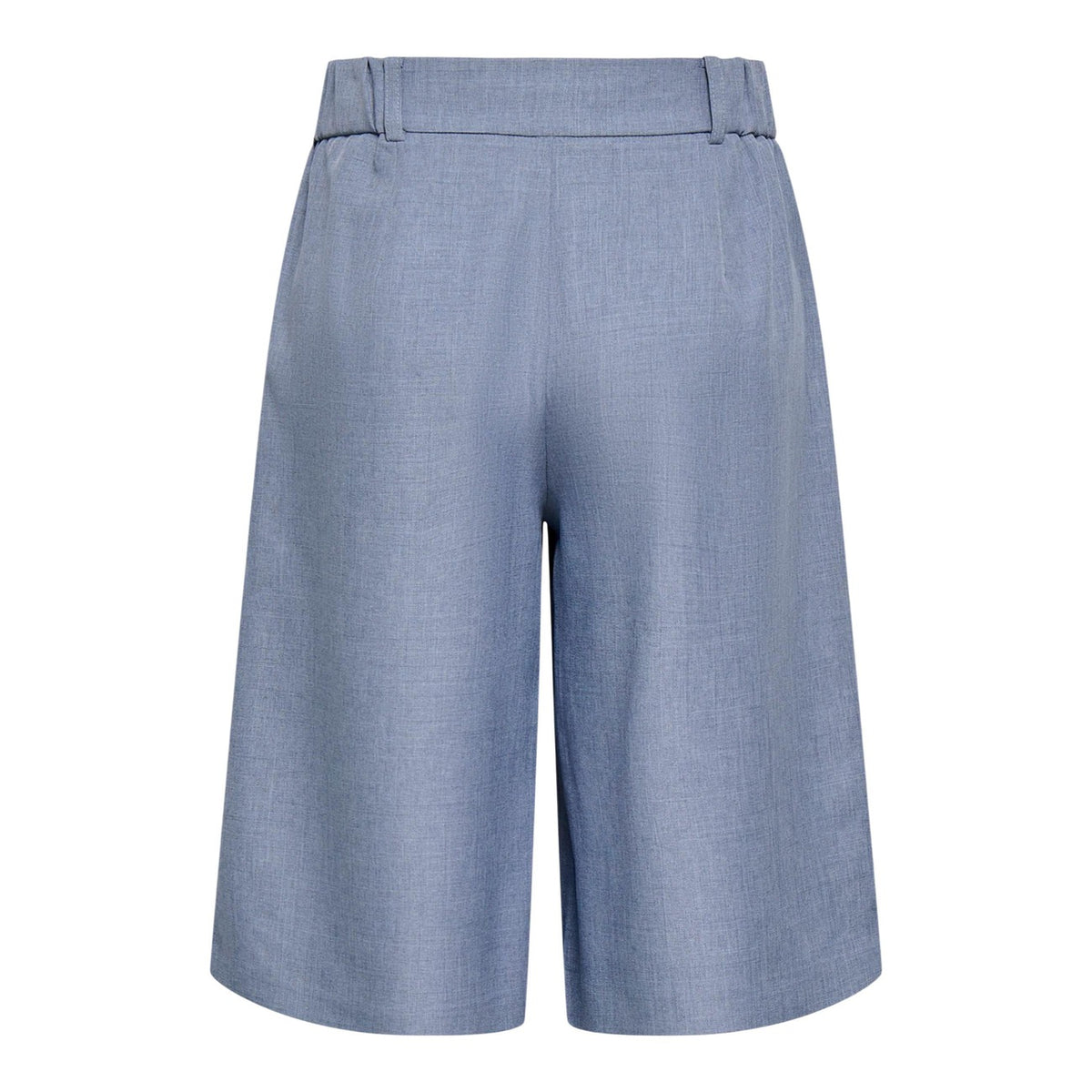 Only Onllinda Long Shorts; Blu Melange. 50% Poliestere Riciclato. Vita alta elastica, taglio lungo ampio, pieghe anteriori. Tessuto leggero e sostenibile, stile casual-elegante. Posteriore stesa