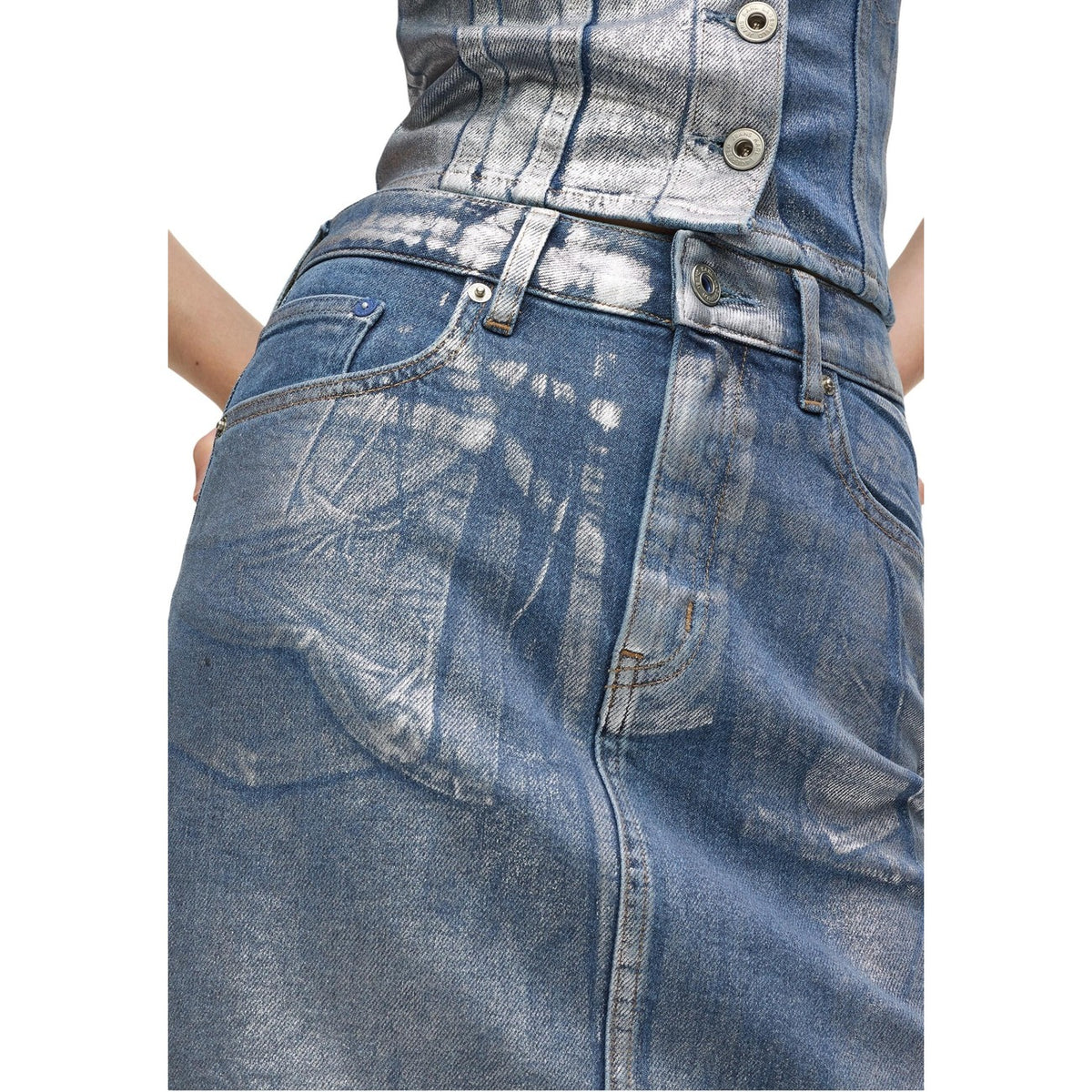 Dettaglio minigonna Karl Lagerfeld Jeans donna azzurra in denim con tasche anteriori e posteriori