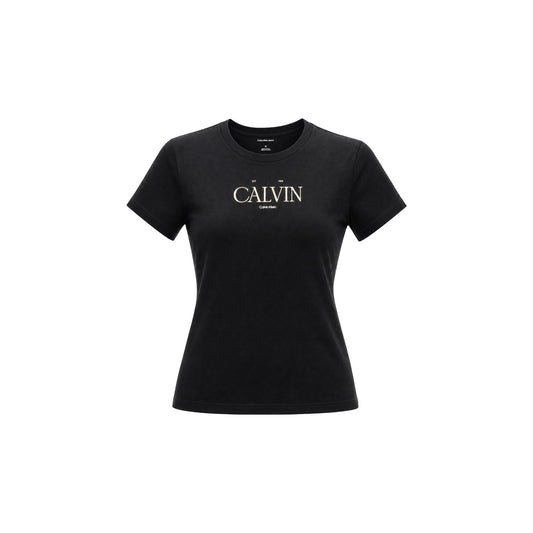 T-shirt Donna Nera Calvin Klein Jeans; 100% Cotone. Taglio dritto regolare, maniche corte e scollo a girocollo. Logo grafico Calvin Klein stampato sul petto, tessuto leggero stile casual-urban. Frontale stesa