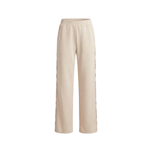 Pantaloni Guess donna beige sportivi W6GB29 K3282. Jogger wide fit morbidi in modal con fascia elastica in vita, tasche e banda con logo Guess sulla gamba, abbigliamento casual e athleisure 4 stagioni.