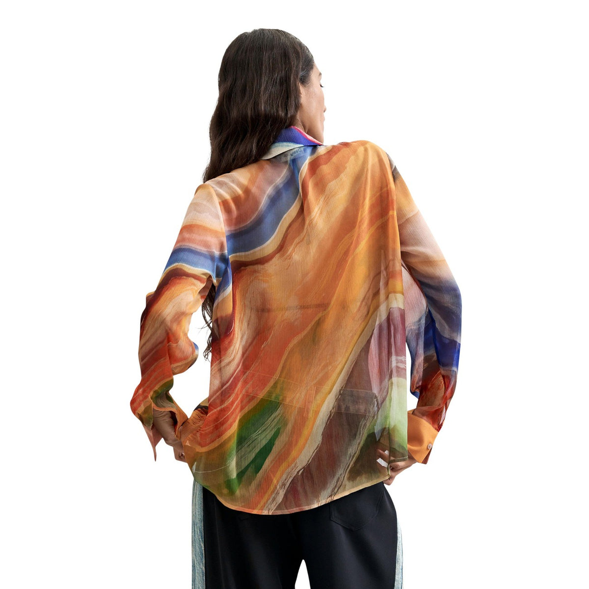 Desigual donna arancione modello BLUS_CAMSTERDAM a onde multicolore. Camicia lunga da donna colorata a maniche lunghe in tessuto riciclato stile bohémien, casual e urban chic. Posteriore