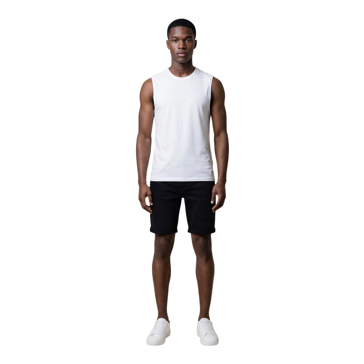 shorts neri uomo Calvin Klein Jeans Realizzati con una composizione di alta qualità, 74% cotone, 24% poliestere e 2% elastam/lycra. lunghezza sopra il ginocchio, orlo risvoltato e una linea pulita. Vista frontale Figura intera