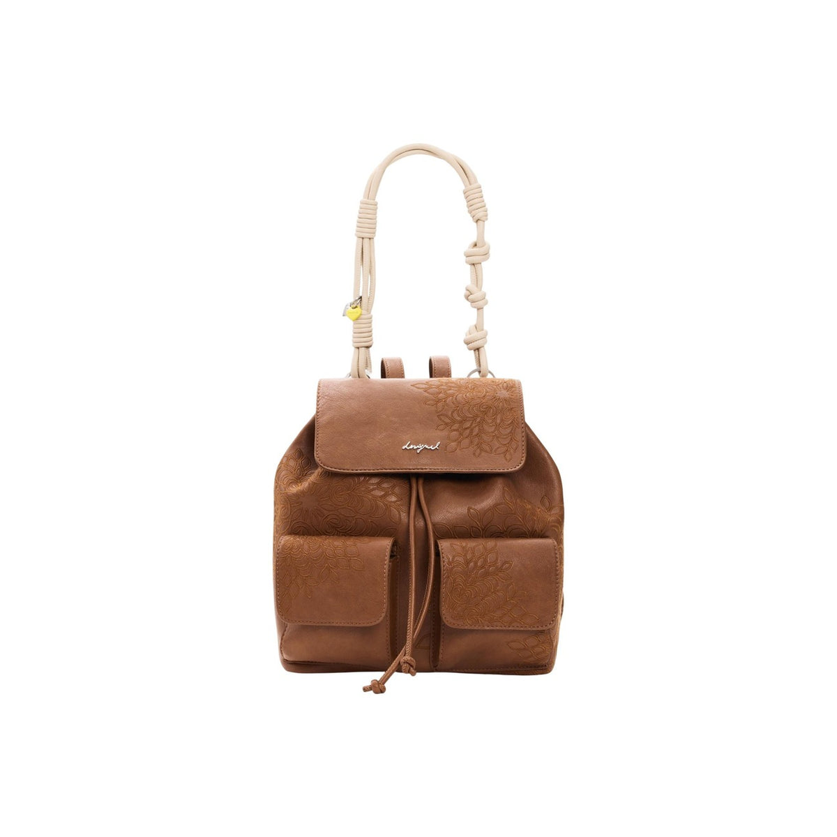 Lo zaino Desigual in ecopelle marrone è un accessorio versatile e funzionale.
Materiale: È realizzato in tessuto effetto pelle o ecopelle.
Design: Presenta un design con patta e chiusura a coulisse, oltre a due tasche esterne frontali con patta