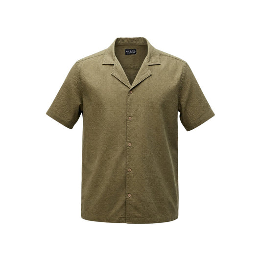 Camicia Bowling Verde Hydra Clothing; 100% Cotone. Maniche corte, vestibilità relaxed, chiusura con bottoni. Tessuto strutturato, leggero e fresco. Lo stile moderno per il tuo tempo libero estivo. Frontale stesa