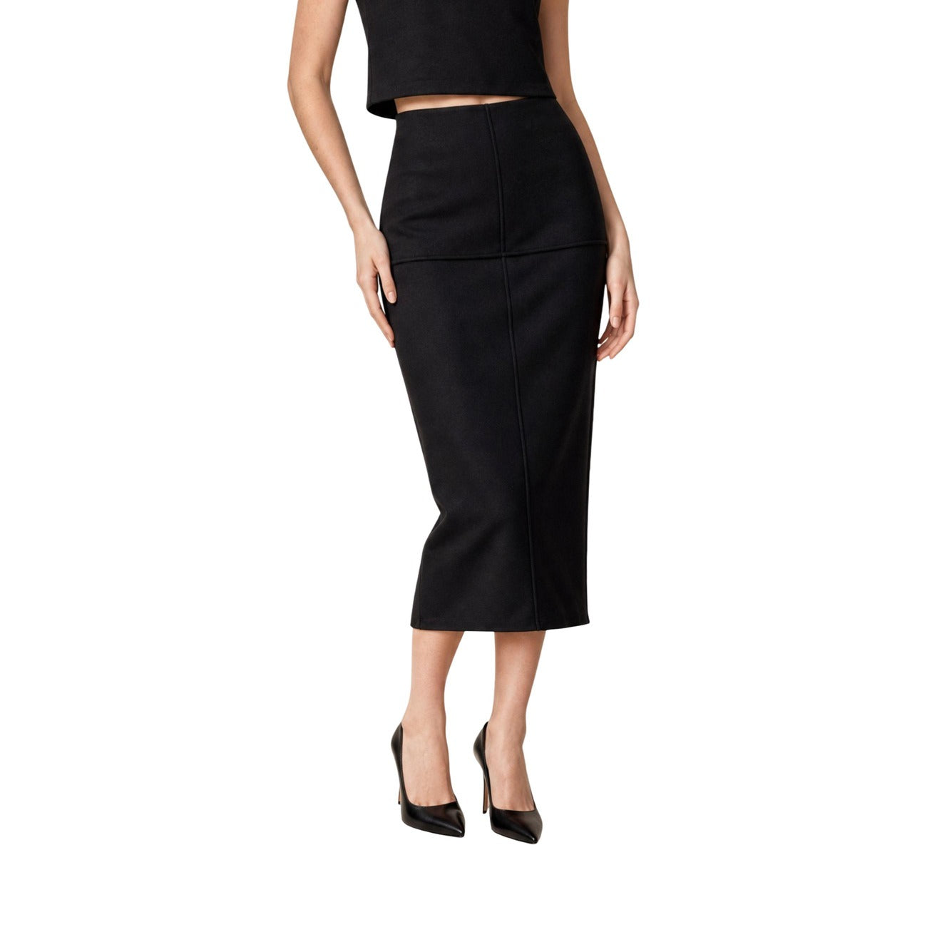 Gonna tubino Jacqueline de Yong nero donna 15379970. Longuette da donna nero a vita alta in poliestere riciclato e cotone, gonna midi aderente con spacco sul retro, pencil skirt elegante e casual mezza stagione.