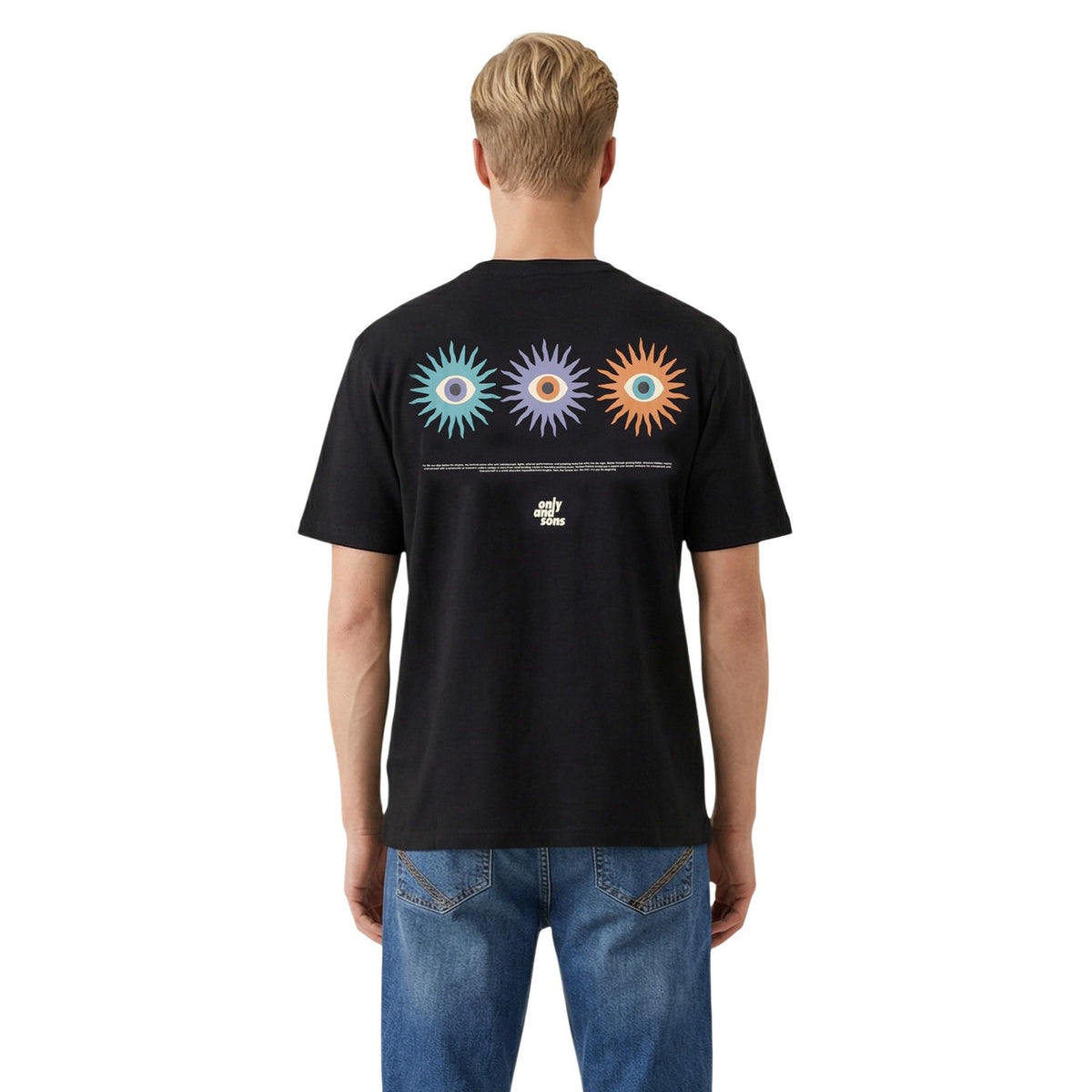 T-shirt Only & Sons Onsfred Life Eye; 100% cotone biologico. Fit rilassato, maniche corte, dettaglio occhio sul petto. Maglia maschile ecosostenibile, fresca e resistente. Colore nero vista posteriore