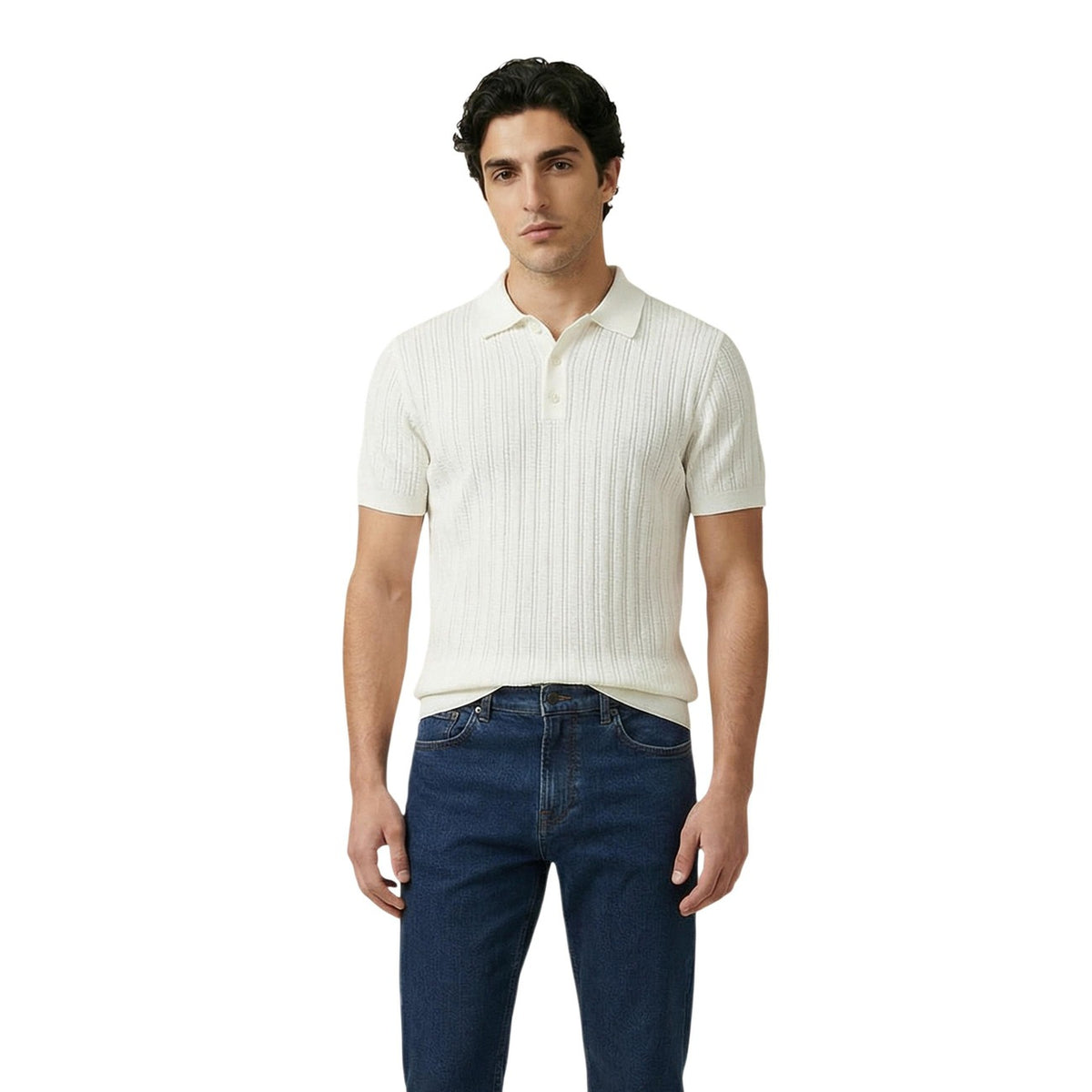 Guess Lonny Polo Herringbone; 50% cotone 50% viscosa, trama a spina di pesce, stile knitwear contemporaneo. Colore bianco. Vista frontale