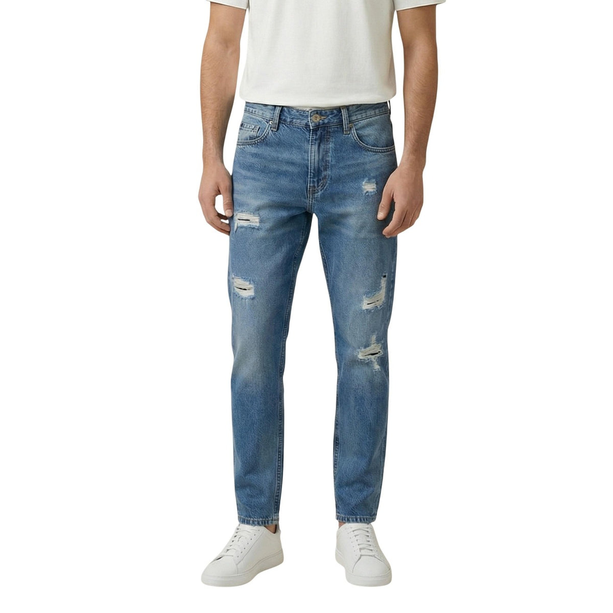 Gianni Lupo Jeans Slim Cooper Carrot; denim effetto invecchiato con abrasioni, composizione morbida e resistente, ideale per outfit urban contemporanei e tempo libero. Vista frontale