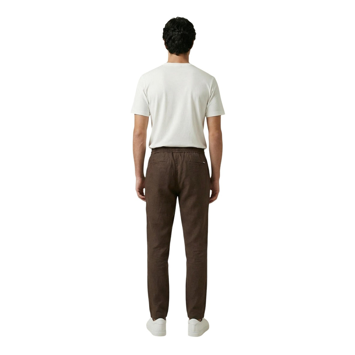 Gianni Lupo Pantaloni marroni Regular Comfort; 100% Lyocell leggero, vita con elastico e cordoncino, stile urban versatile perfetto per il tempo libero e le giornate calde. Vista posteriore