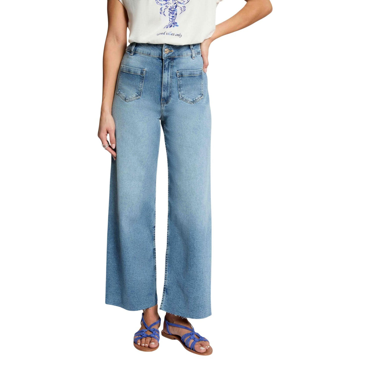 Jeans larghi Morgan De Toi modello Podi, vita alta con ampie tasche a vista e taglio rilassato sulla gamba, finitura con cuciture artigianali. Vista frontale