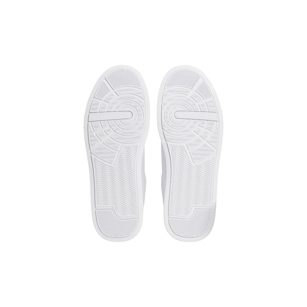 Sneakers Bianche Tommy Hilfiger; 80% Pelle. Suola 3 cm, logo laterale, design minimal. Eleganti, robuste e ideali per l'uso quotidiano. Vista suola