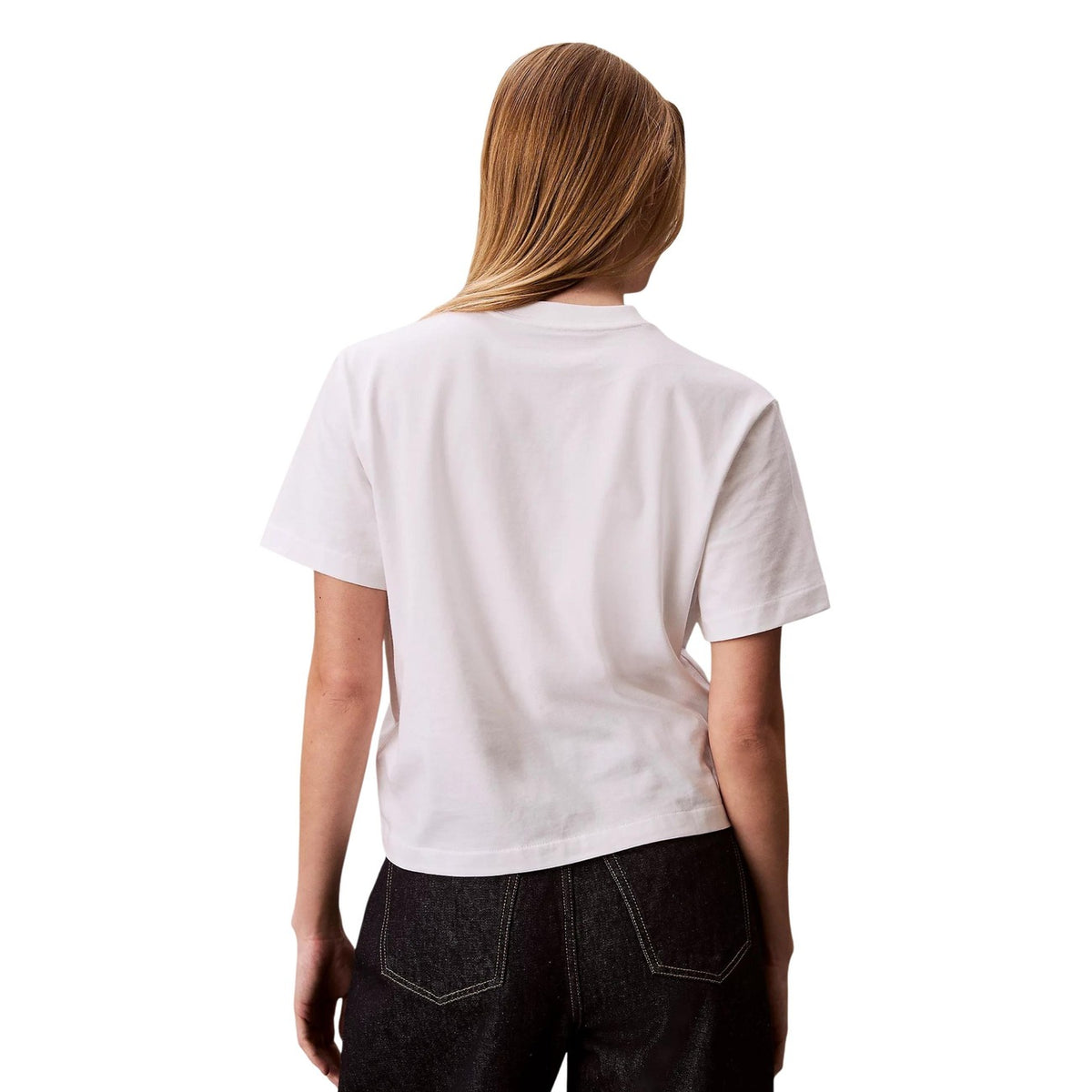 T-shirt CK Jeans Relaxed; 100% cotone, taglio squadrato, maniche corte. Scritta logo sul petto, vestibilità ampia, stile casual contemporaneo. Vista posteriore