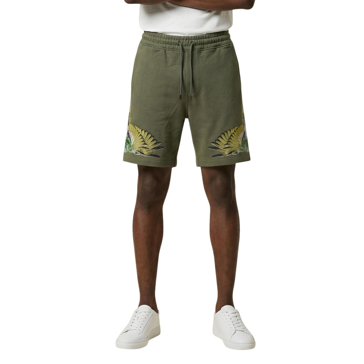 Bermuda County of Milan S6CMMABE033; 100% cotone, ricami uccelli stilizzati, vita con coulisse. Shorts sportivi di lusso, taglio regolare, dettagli iconici ricamati. Massimo comfort e stile contemporaneo. Colore verde vista frontale