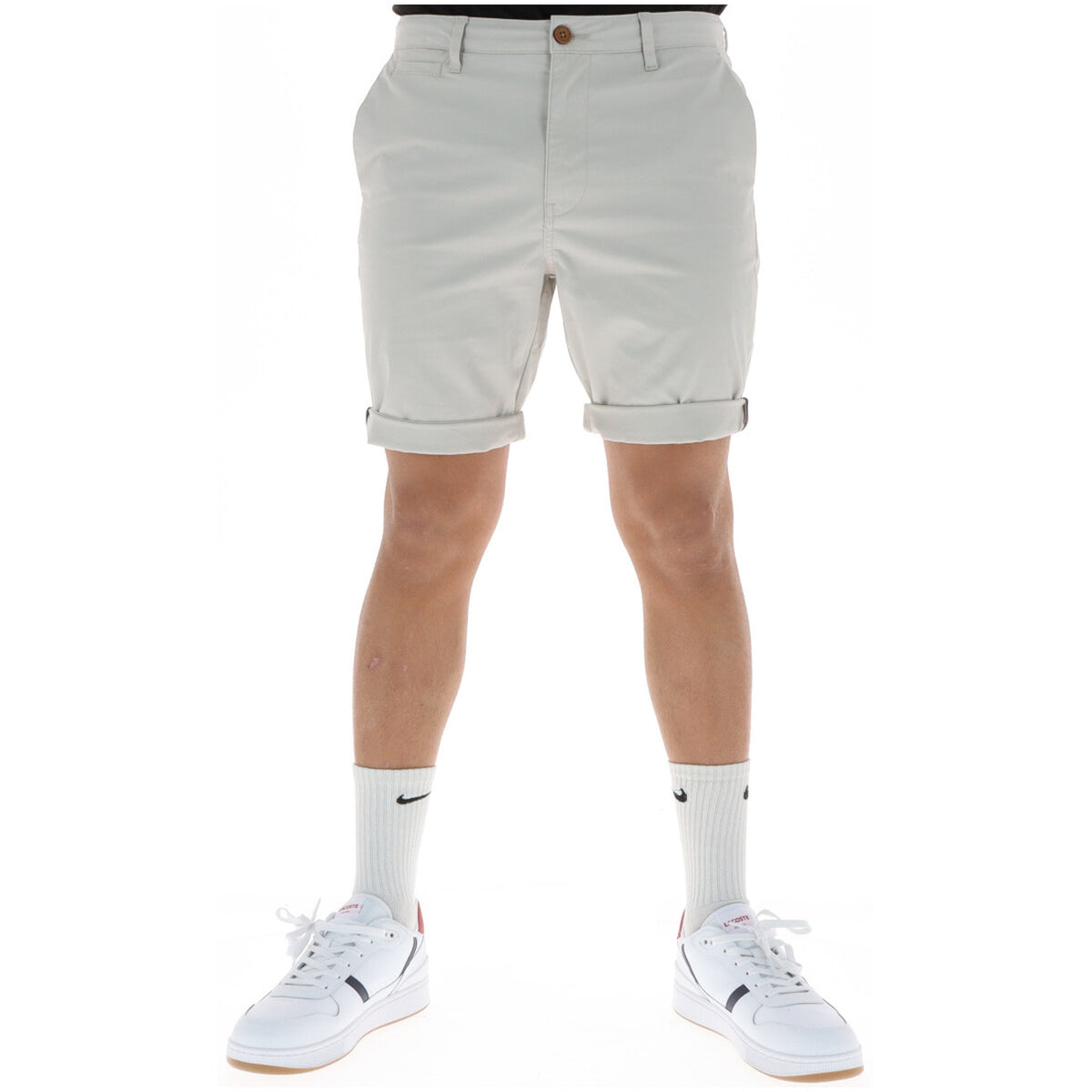 Bermuda bianco Chino Shorts Vintage International; 98% cotone, vestibilità slim, modello 4 tasche. Il classico senza tempo per l'estate. Vista frontale