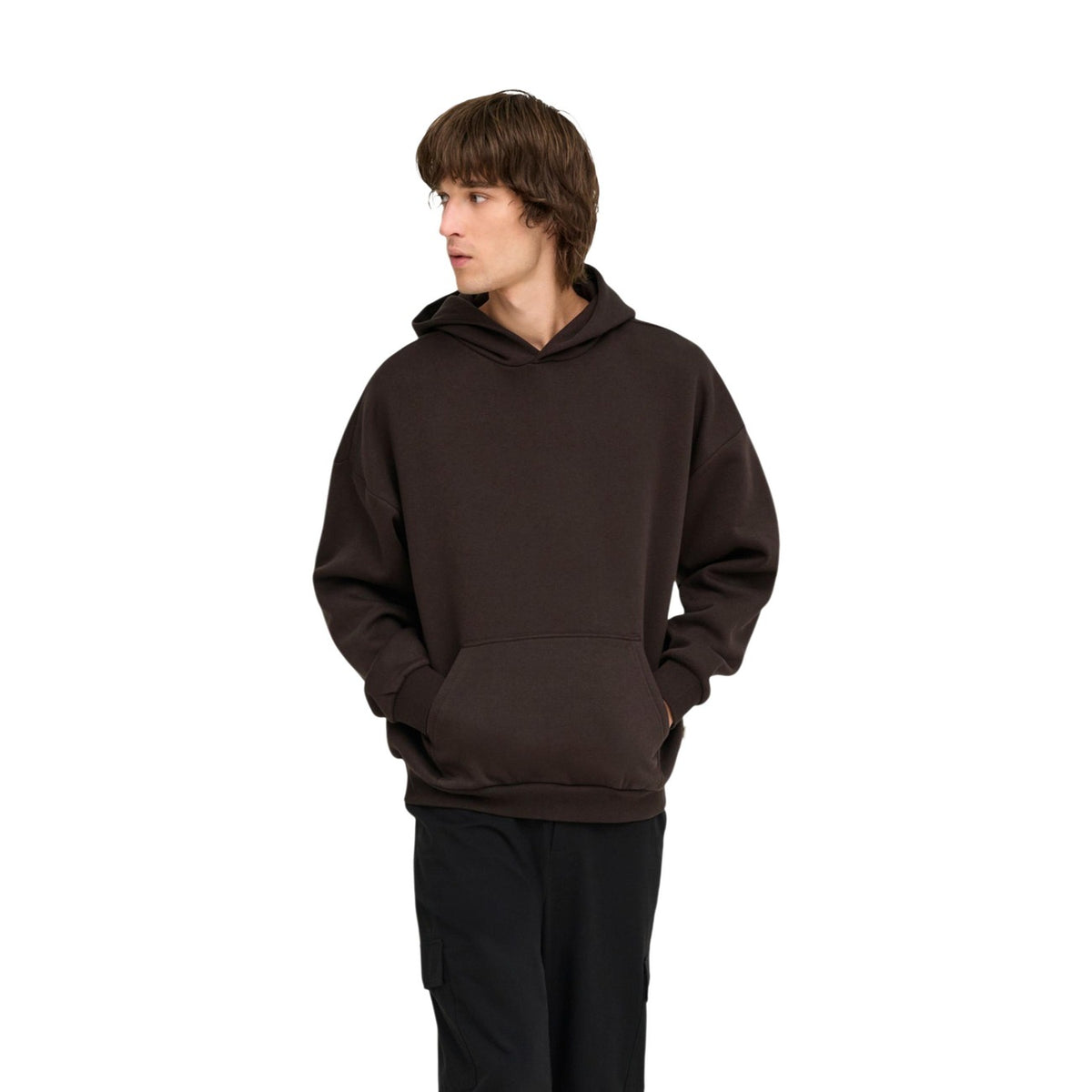 Felpa oversize oliva uomo con cappuccio Only & Sons 22036786. Felpa coffee in cotone e poliestere con tessuto interno spazzolato e tasca a canguro.