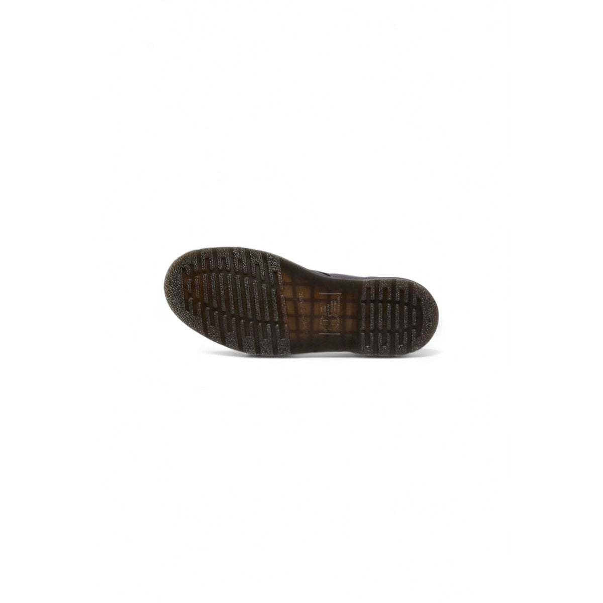 Anfibi Dr Martens 101 uomo pelle Ambassador nero. Stivaletti bassi a 6 fori in pelle granulata testurizzata morbida, costruzione Goodyear con impunture gialle e suola in PVC bicolore scanalata.