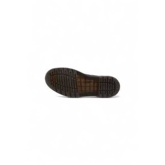 Anfibi Dr Martens 101 uomo pelle Ambassador nero. Stivaletti bassi a 6 fori in pelle granulata testurizzata morbida, costruzione Goodyear con impunture gialle e suola in PVC bicolore scanalata.