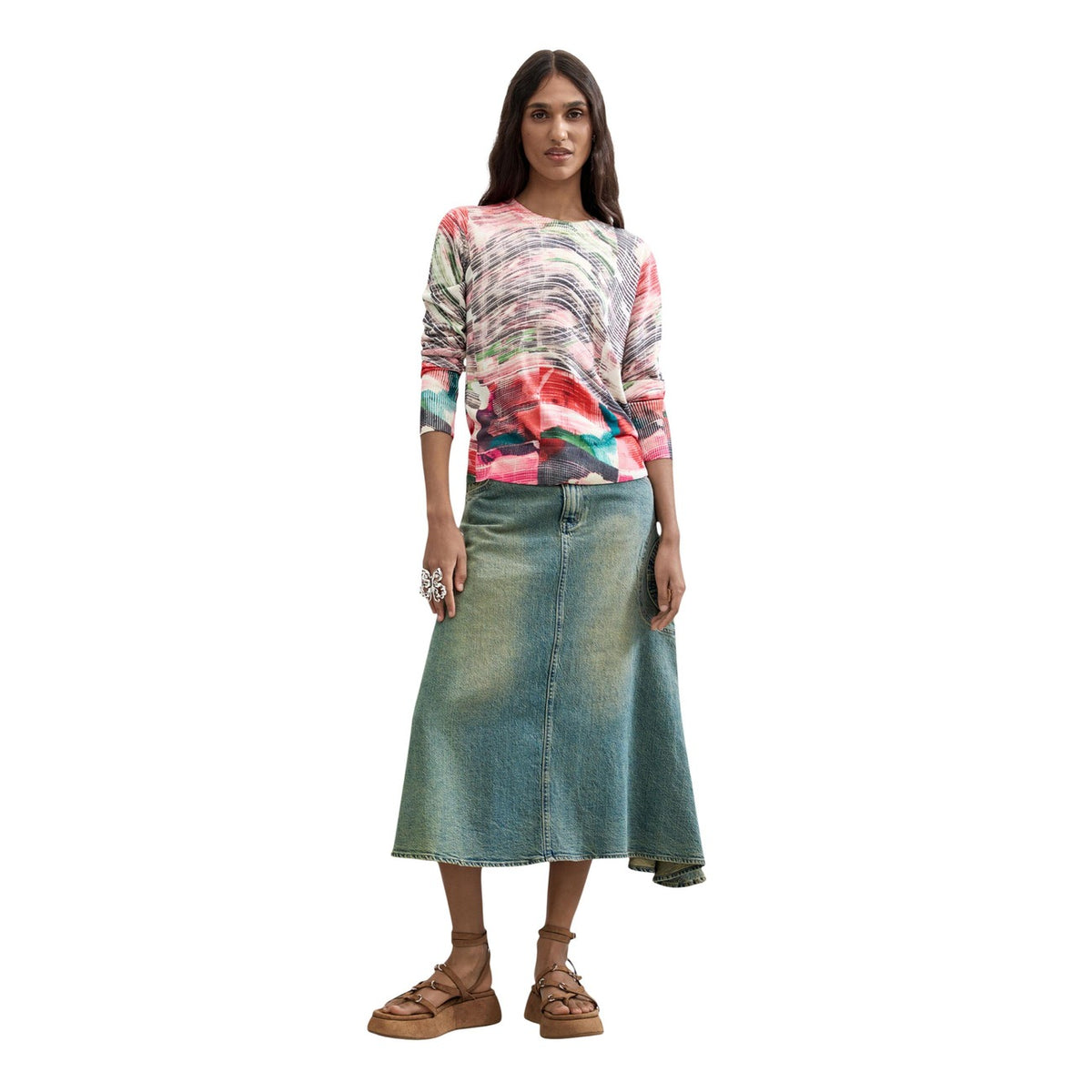 Maglione Desigual donna rosso stampato modello JERS_GLITCH. Maglia fine leggera da donna con grafica astratta multicolore e girocollo stile casual, artistico e urban chic.